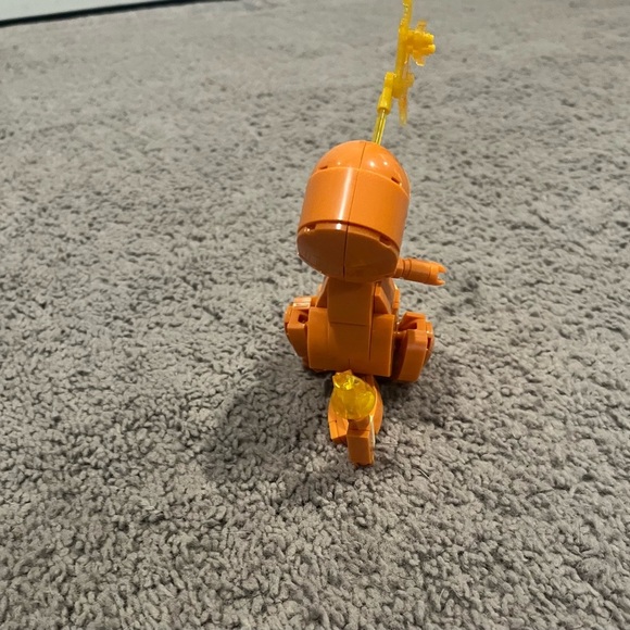 MEGA Pokémon Building Toys Set, Build & Show Charmander - Picture 4 of 8
